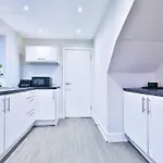 Whitchurch Place - Stunning 2 Bed Flat In Cardiff