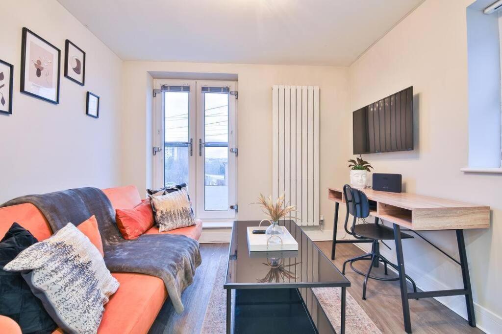 Whitchurch Place - Stunning 2 Bed Flat In Apartment *