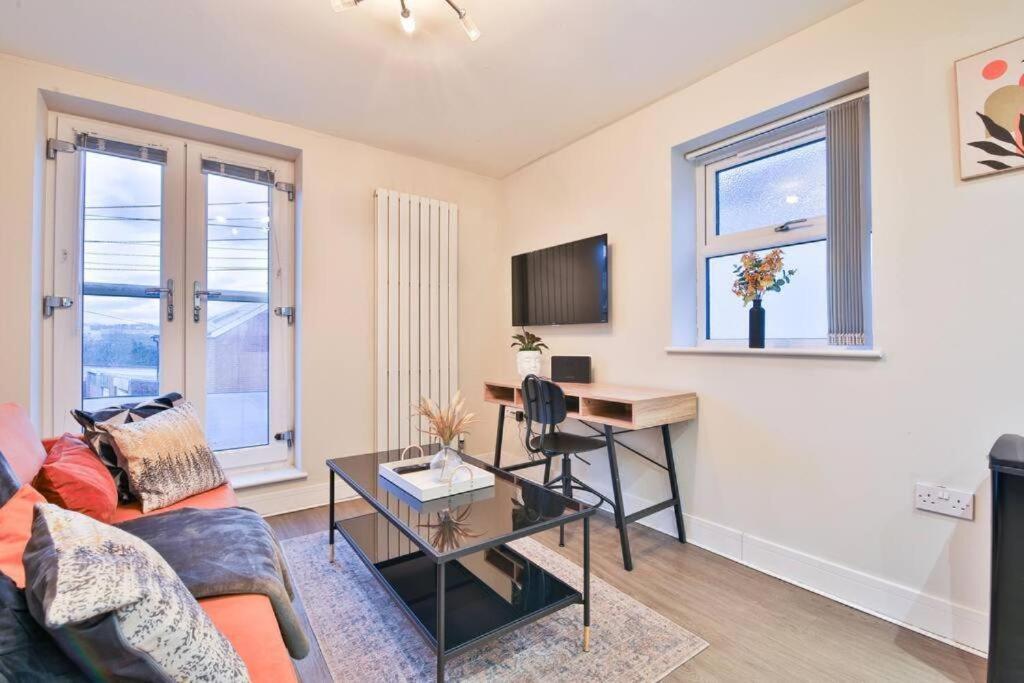 Whitchurch Place - Stunning 2 Bed Flat In
