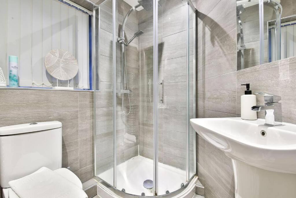Whitchurch Place - Stunning 2 Bed Flat In Apartment
