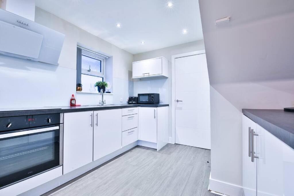 Whitchurch Place - Stunning 2 Bed Flat In * Cardiff