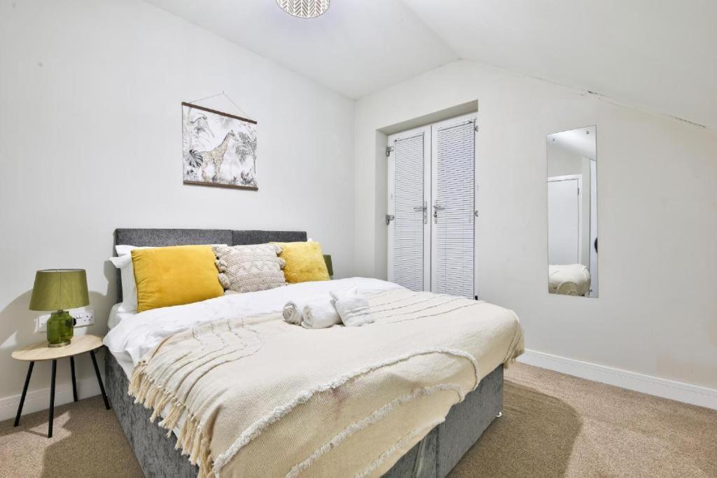 Whitchurch Place - Stunning 2 Bed Flat In Apartment *
